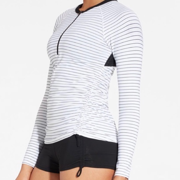 🚫SOLD🚫 CALIA by Carrie Underwood Rash Guard - Picture 2 of 11